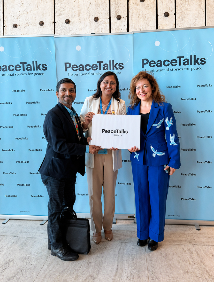 PeaceTalks Geneva delegates holding the PeaceTalks Geneva sign